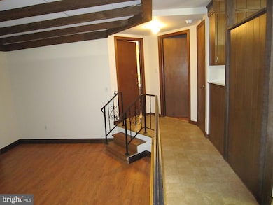 304 N Hoover Ave unit B, New Holland, PA 17557 - photo 2