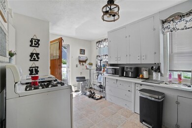 72 Clay St, Central Falls, RI 02863 - photo 5