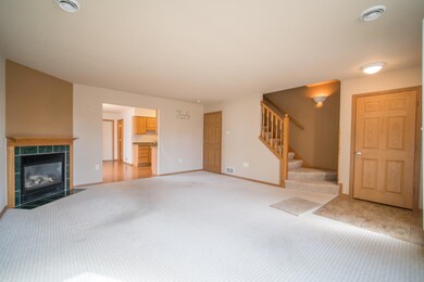 LIVING RM W/GAS FIREPLACE