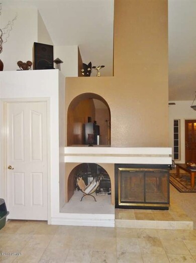 03 - Two-way fireplace adds nice ambianc