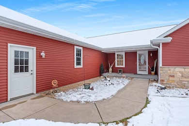 1394 Olde Apple Ln, Oshkosh, WI 54904 - photo 3