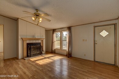 002_Living Room w Fireplace