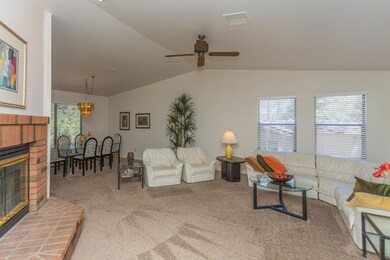 Laurel - Living Room (3)