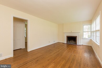 110 Chestnut St, Gaithersburg, MD 20877 - photo 2