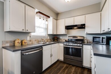 1041 Barber St, Hurst, TX 76053 - photo 4