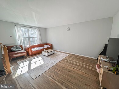 13856 Laura Ratcliff Ct, Centreville, VA 20121 - photo 6