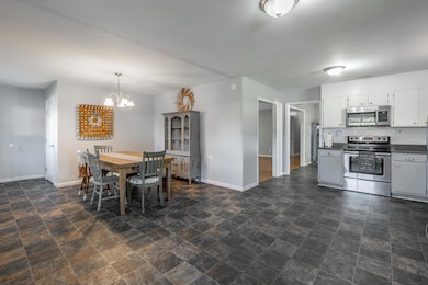 Dining & Kitchen