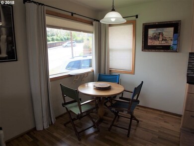 614 E 8th St, the Dalles, OR 97058 - photo 7