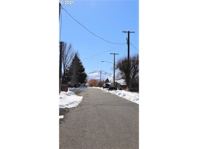 709 Railroad Ave, Prairie City, OR 97869 - photo 3