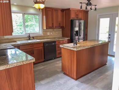 1930 Stonecrest Dr, Eugene, OR 97401 - photo 4