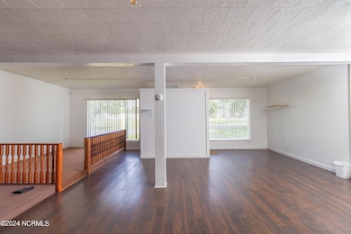1111 N Oakum St-06