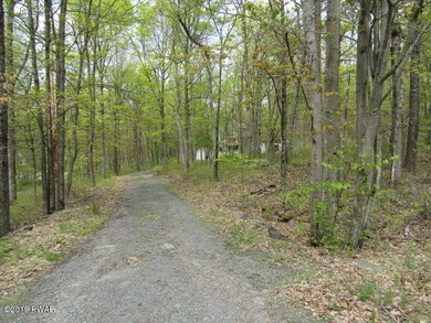 141 Hedge Hollow Ct, Greeley, PA 18425 - photo 2