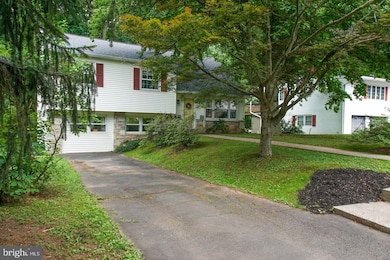 202 Wiltshire Dr, Chalfont, PA 18914 - photo 2