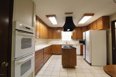 Double Oven in kitchen