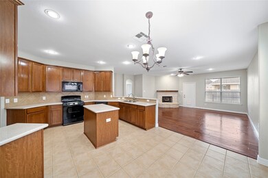 962 Jennifer St, Alvin, TX 77511 - photo 7