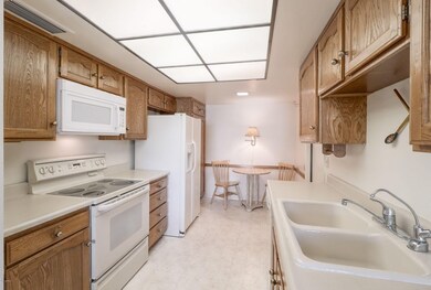 122 Leisure World unit 122, Mesa, AZ 85206 - photo 5