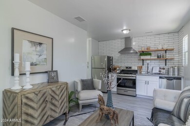 1649 E Oak St unit 10, Phoenix, AZ 85006 - photo 2