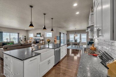 17Kitchen.jpg-SMALL