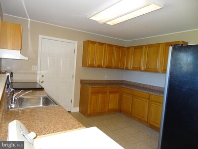 43 Spinythorn Rd, Levittown, PA 19056 - photo 2