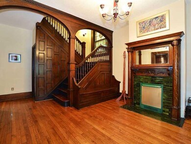 Entry/Foyer.
