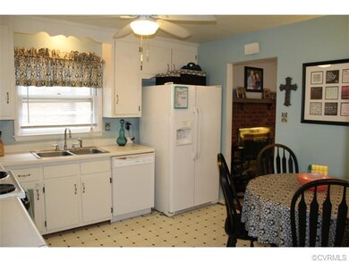 Eat-In Kitchen