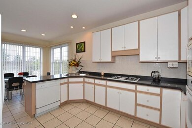 46 W Parsonage Way, Manalapan, NJ 07726 - photo 3