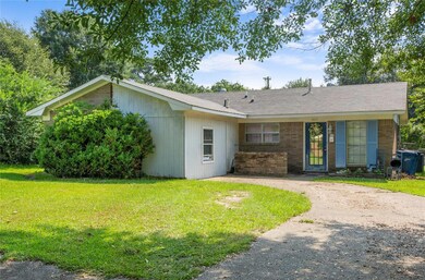 307 Gilbert Dr, Vivian, LA 71082 - photo 2