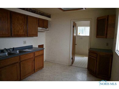 929 Searles Rd, Toledo, OH 43607 - photo 4