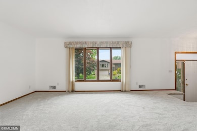 944 Pine View Ct, Saint Paul, MN 55119 - photo 5