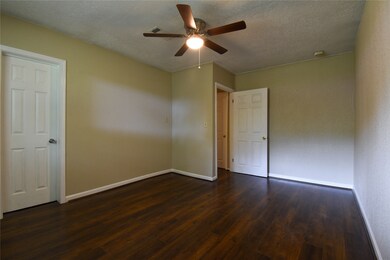 10610 Somerset Ln, Houston, TX 77093 - photo 7