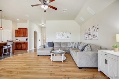 2103 E 132nd Place S, Bixby, OK 74008 - photo 7