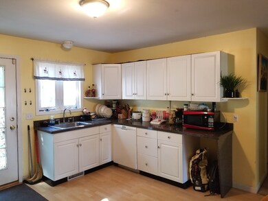 60 Armstrong St, West Springfield, MA 01089 - photo 4