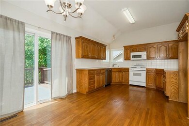 Dining area/kitchen