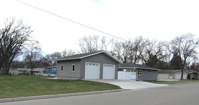 1520 N 6th St, Montevideo, MN 56265 - photo 2