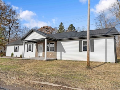 103 E Warren St, Mitchell, IN 47446 - photo 3