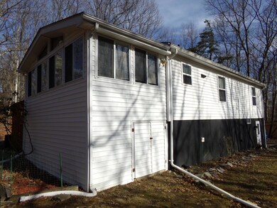 1208 Bluebird Ln, Bushkill, PA 18324 - photo 5