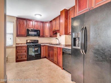 81 Murdock Pl