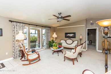 007_Living Room (1)