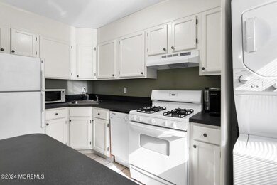 217 Manor E, Red Bank, NJ 07701 - photo 6