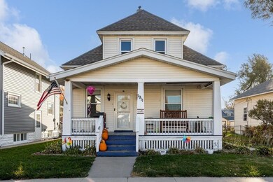 1911 K St SW, Cedar Rapids, IA 52404 - photo 2