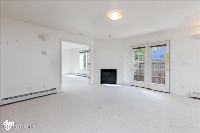 04-Living Room 20220603-DW-5296