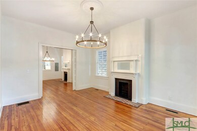 104 W 38th St, Savannah, GA 31401 - photo 5