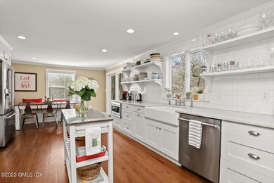 Eat-In Kitchen