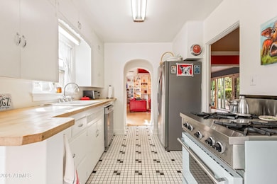 331 W Cambridge Ave, Phoenix, AZ 85003 - photo 3