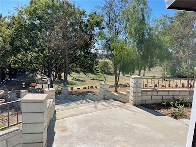 36005 Glen Oaks Rd, Temecula, CA 92592 - photo 2
