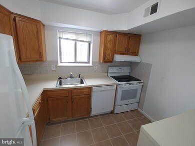 17821 Buehler Rd unit E, Olney, MD 20832 - photo 6