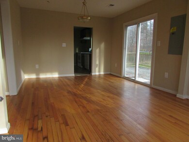905 Hill Rd, Hyattsville, MD 20785 - photo 4