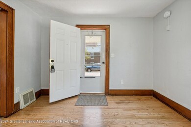 943 Dakin St, Lansing, MI 48912 - photo 2