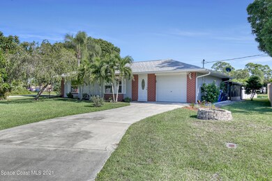 BIG FRONT YARD