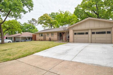 721 Thousand Oaks Dr, Hurst, TX 76054 - photo 4